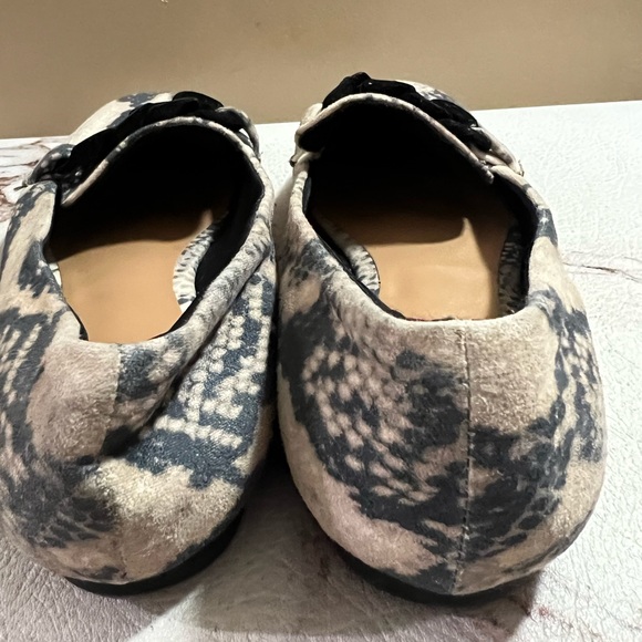 Journey + Crew Women’s 8  Slip On Flat Shoes Loafers Animal Print Comfort - Picture 8 of 10